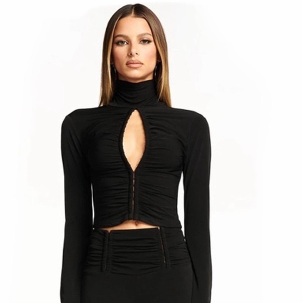 Black I am Gia long sleeve